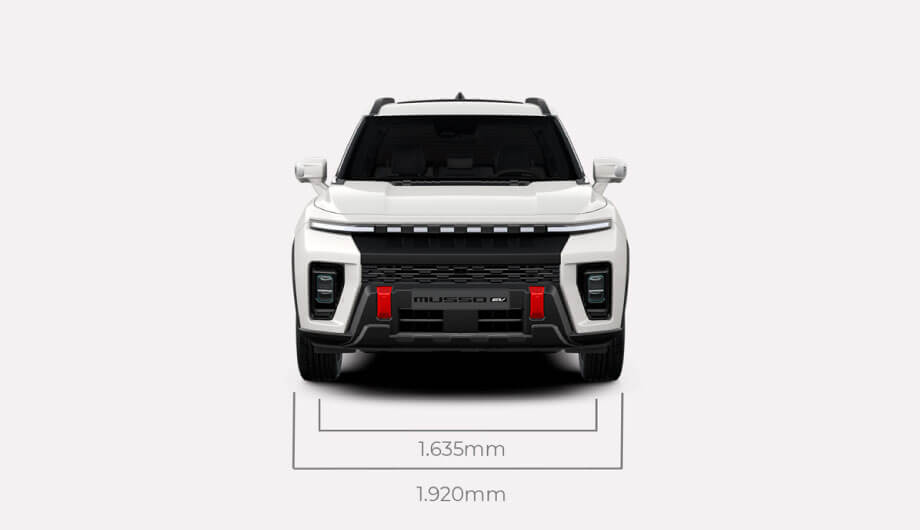 kgm-musso-front Dimensiones frontales KGM Musso EV 2026 - Ancho total de 1.920 mm y ancho de vía de 1.635 mm - Diseño frontal con luces LED segmentadas y ganchos de rescate en color rojo