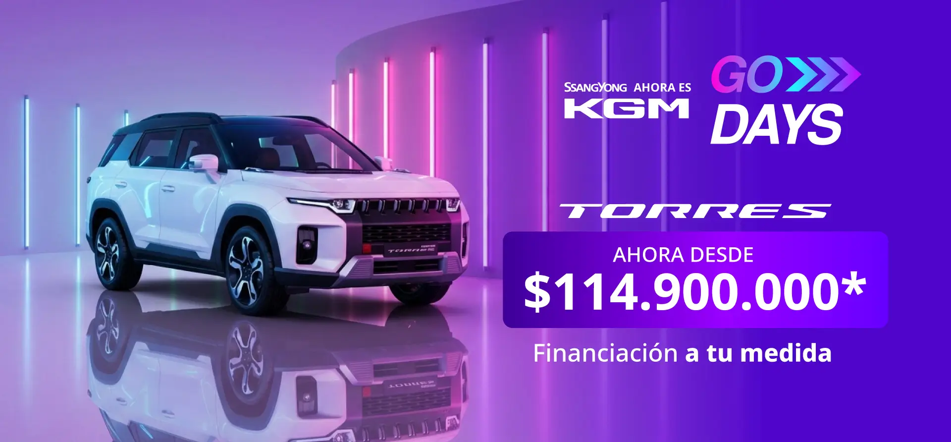 SUV KGM Torres blanca con luces neón y precio desde 114.900.000 COP en KGM Days.